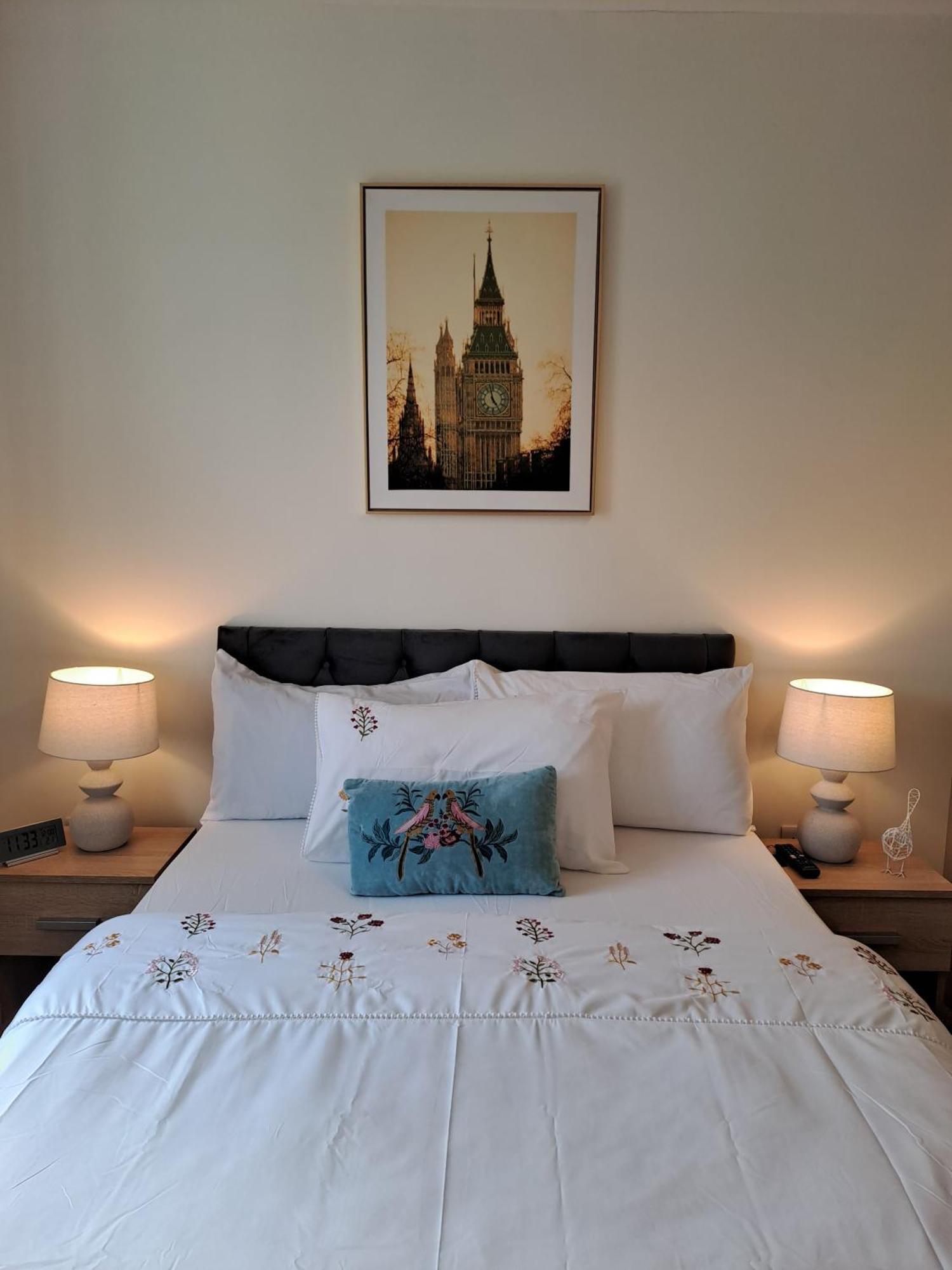 Cozy Bedroom In Lucan, Dublín Exterior foto